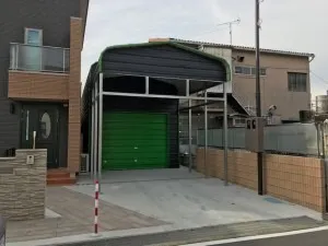 カーポート付きガレージ